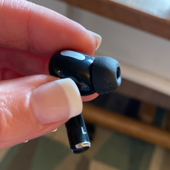 AirPods Gen 1 - Picture 2 of 2